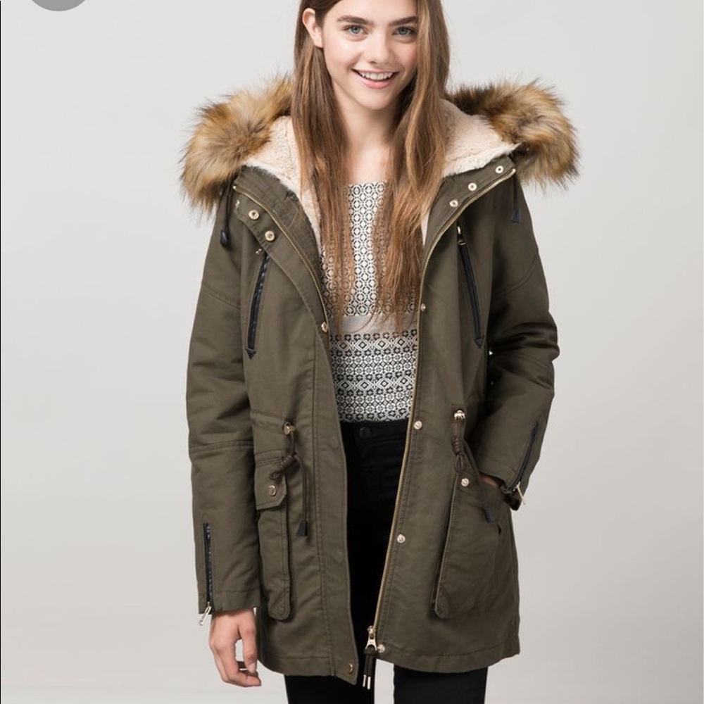 Traufuluc Zara hooded jacket, size small.